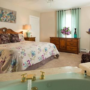 King Room Spa Bath